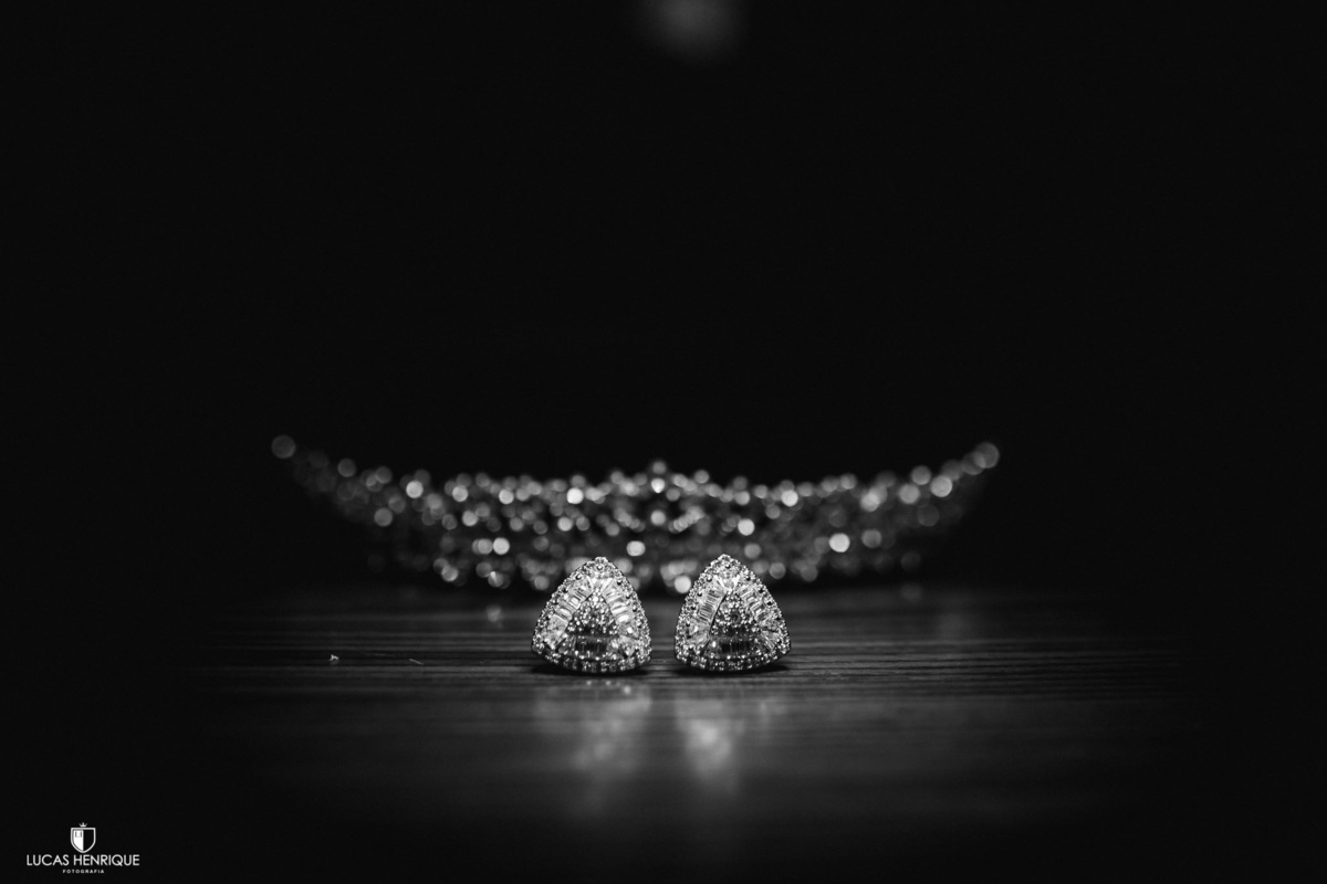 SAPATO DE NOIVA
COROA DE NOIVA
BRINCOS DE NOIVA
MAKING OF DA NOIVA
DIA DA NOIVA