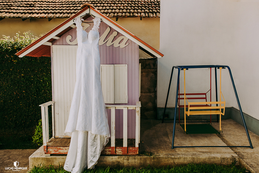 FOTOS CRIATIVAS DO VESTIDO DA NOIVA NA CASINHA DE BRINQUEDO
