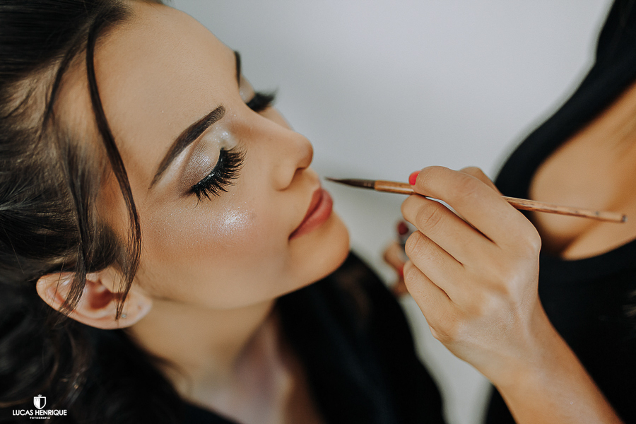 FOTOS DA NOIVA PASSANDO BATOM NO DIA DO CASAMENTO