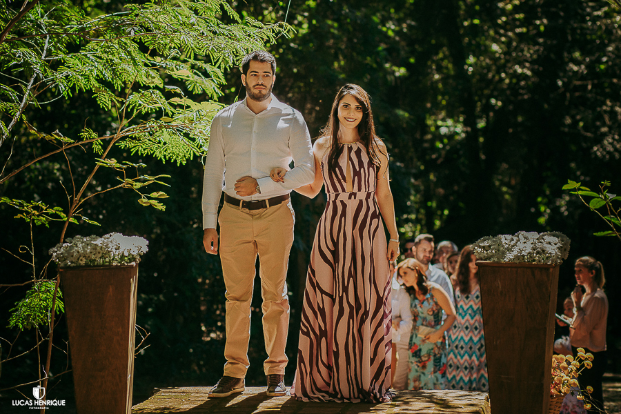 FOTO DAS ENTRADAS DE PADRINHOS EM CASAMENTO DE DIA  NO PARQUE MUNICIPAL DAS MANGABEIRAS