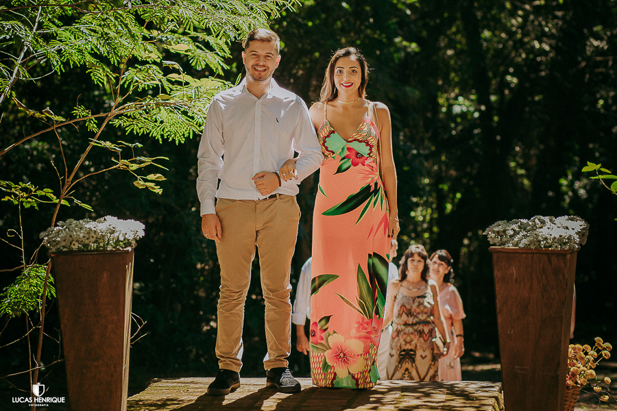 FOTO DAS ENTRADAS DE PADRINHOS EM CASAMENTO DE DIA  NO PARQUE MUNICIPAL DAS MANGABEIRAS