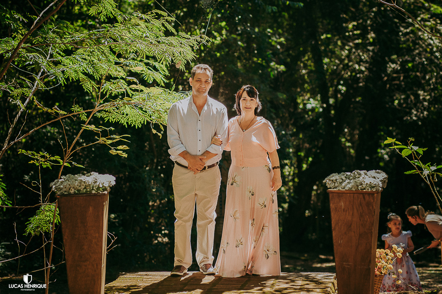 FOTO DAS ENTRADAS DE PADRINHOS EM CASAMENTO DE DIA  NO PARQUE MUNICIPAL DAS MANGABEIRAS