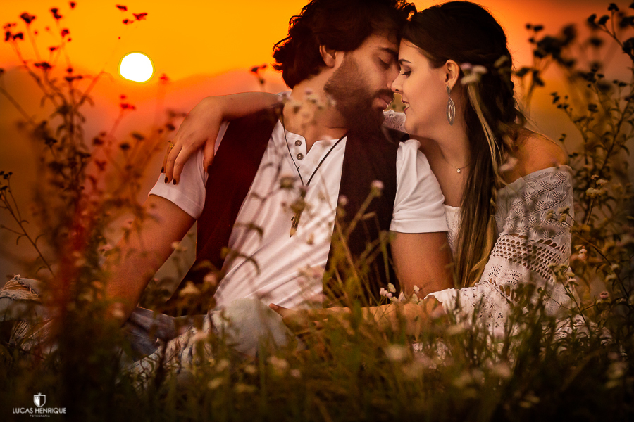 ENSAIO PRE CASAMENTO CRIATIVO COM POR DO SOL EM BELO HORIZONTE