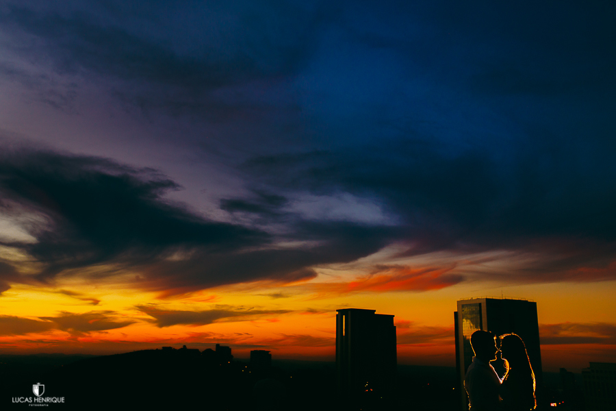ENSAIO PRE WEDDING COM POR DO SOL EM BELO HORIZONTE