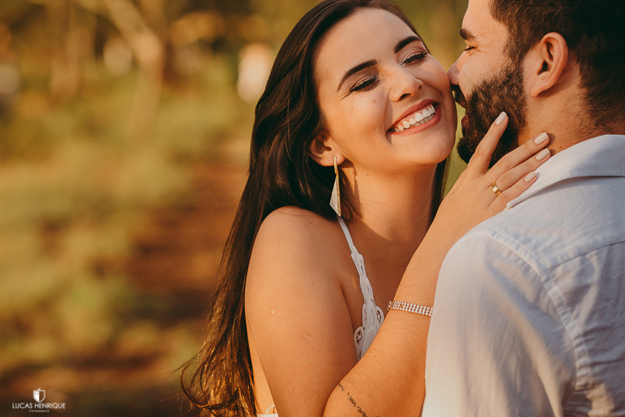 ENSAIO PRE CASAMENTO COM NOIVA SORRINDO