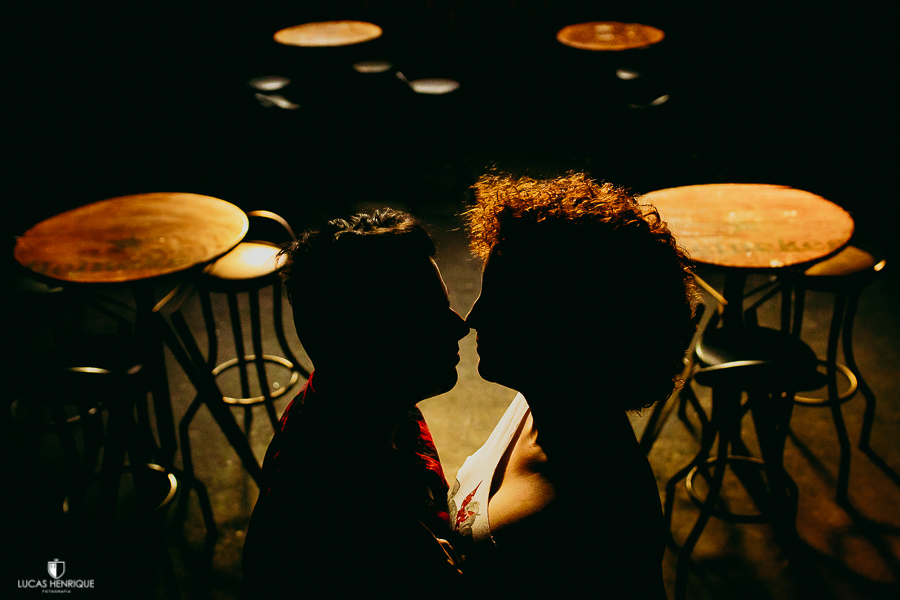 fotos pre wedding em underground pub bar em belo horzionte