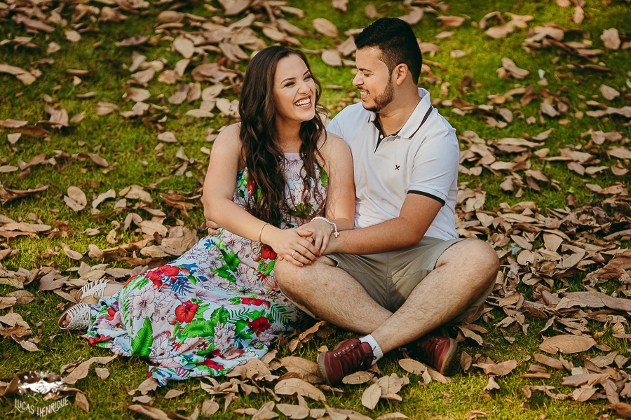 ENSAIO PRE CASAMENTO COM FOLHAS SECAS