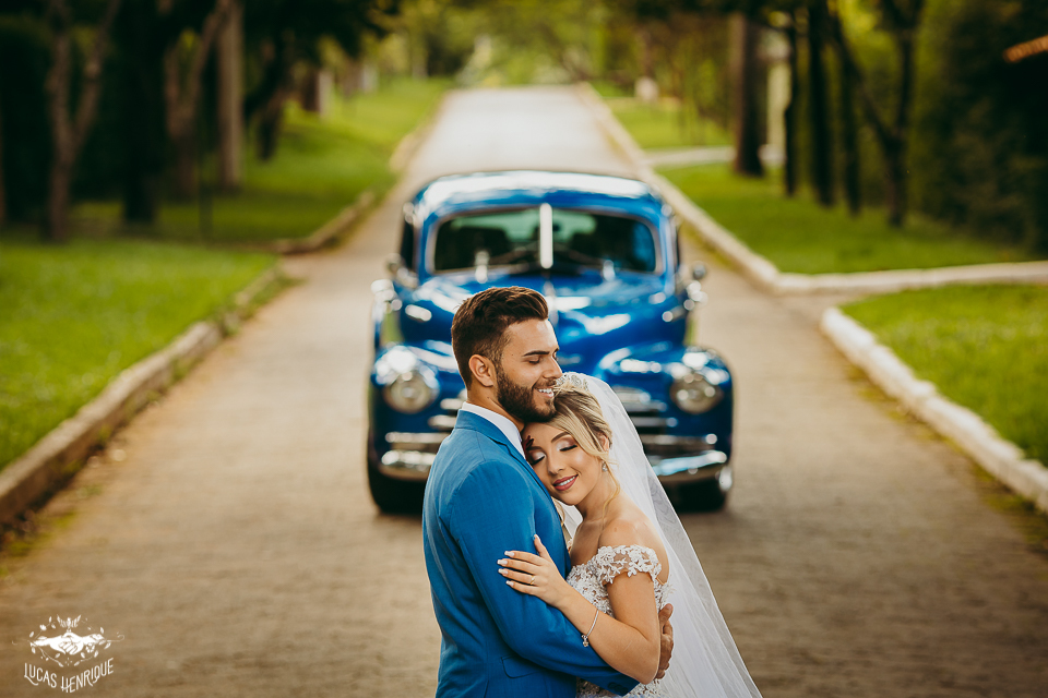 FOTOS DE ENSAIO POS WEDDING COM CARRO ANTIGO