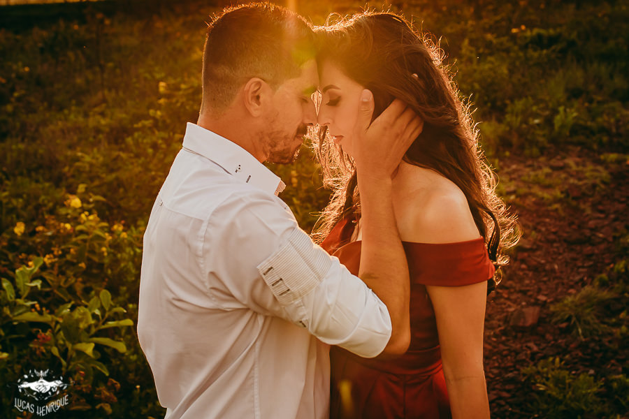 FOTOS PRE WEDDING ROMANTICO COM POR DO SOL NO TOPO DO MUNDO