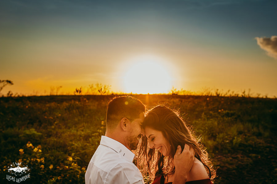 FOTOS PRE WEDDING ROMANTICO COM POR DO SOL NO TOPO DO MUNDO