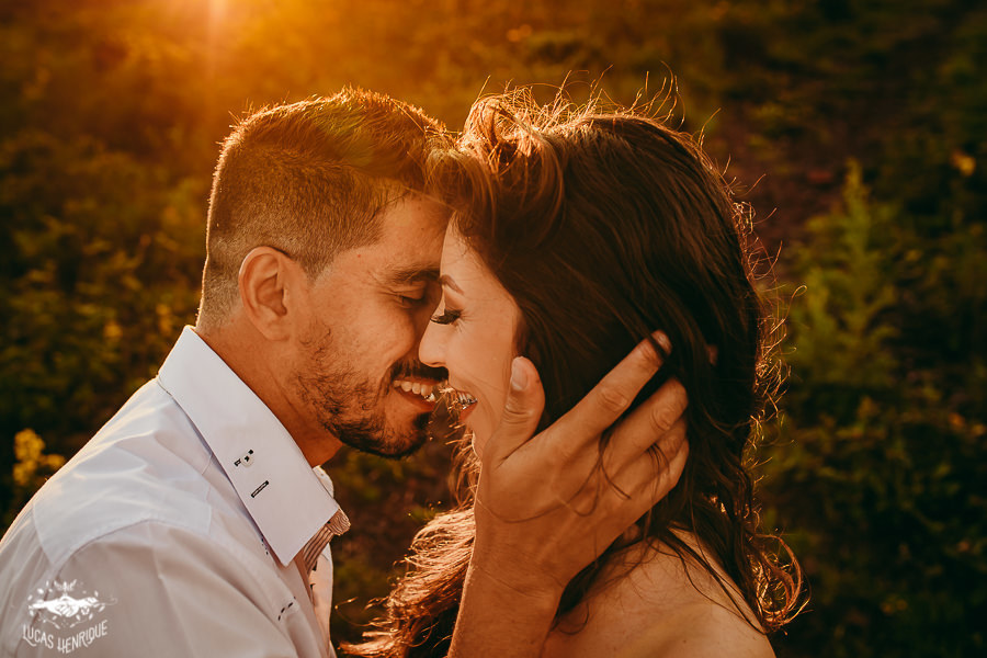 FOTOS PRE WEDDING  COM POR DO SOL NO TOPO DO MUNDO