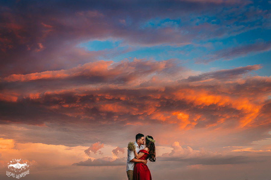 FOTOS PRE WEDDING  COM POR DO SOL NO TOPO DO MUNDO