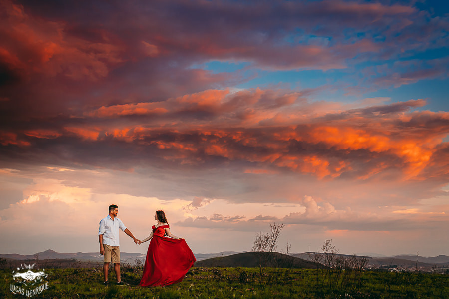 FOTOS PRE WEDDING  COM POR DO SOL NO TOPO DO MUNDO