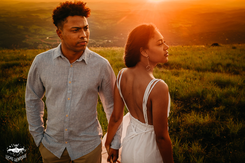 ENSAIO DE FOTOS DE CASAL COM POR DO SOL