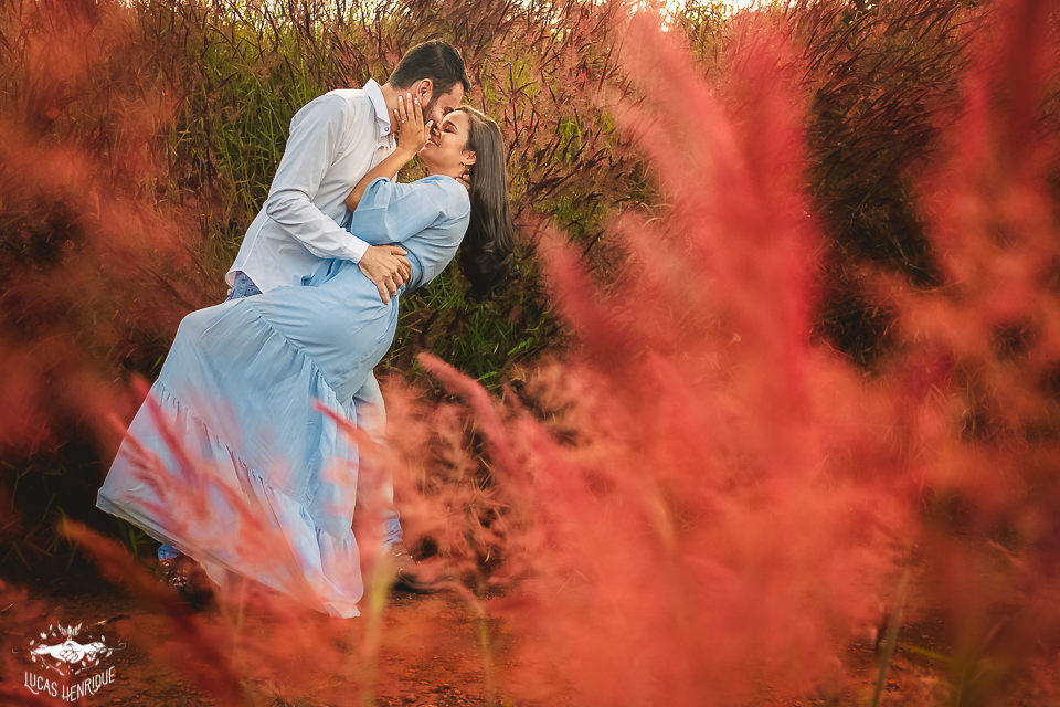 FOTOS DE CASAL NO CAMPO COM FLORES
