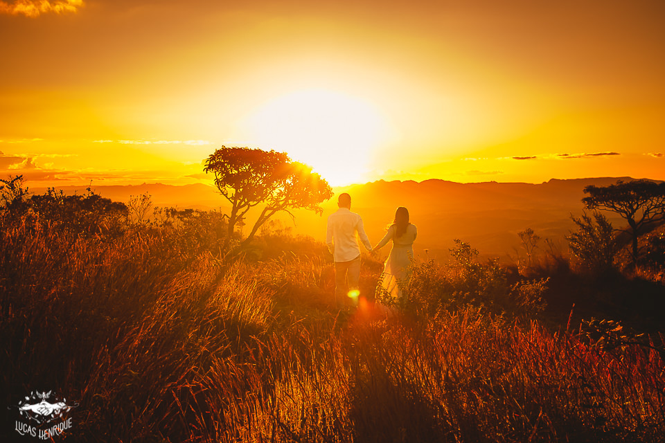 ENSAIO FOTOGRAFICO CASAL COM POR DO SOL - SERRA DO TOPO DO MUNDO