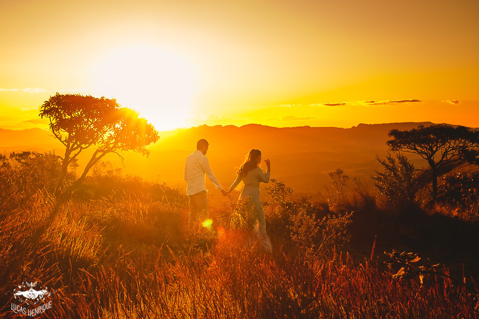 ENSAIO FOTOGRAFICO CASAL COM POR DO SOL - SERRA DO TOPO DO MUNDO