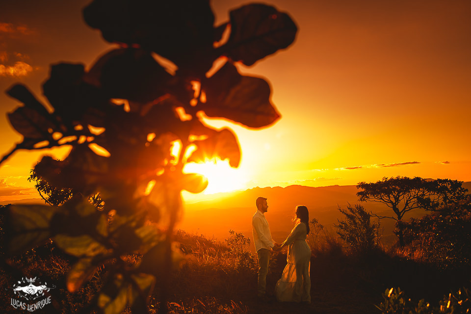ENSAIO FOTOGRAFICO CASAL COM POR DO SOL - SERRA DO TOPO DO MUNDO