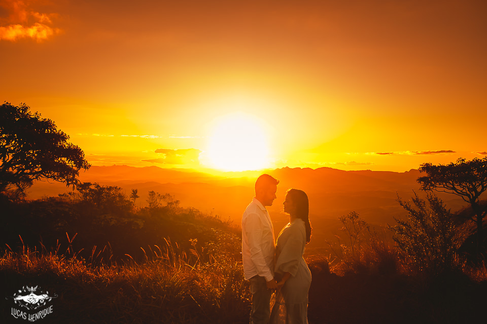 ENSAIO FOTOGRAFICO CASAL COM POR DO SOL - SERRA DO TOPO DO MUNDO