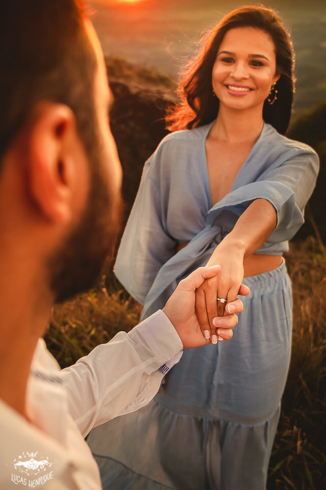 FOTOS PRE WEDDING COM POR DO SOL NO TOPO DO MUNDO