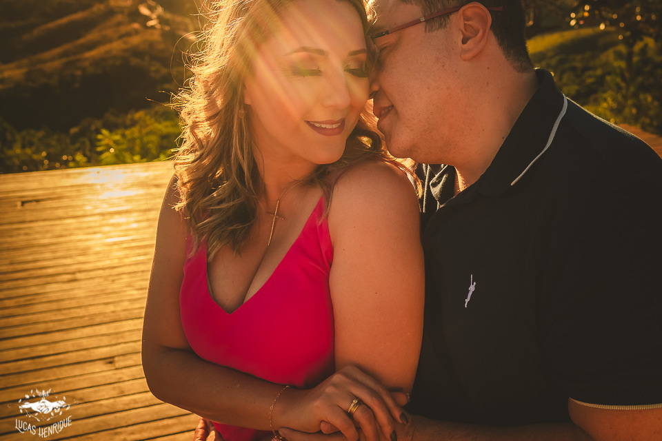 ENSAIO PRÉ CASAMENTO NA SERRA COM POR DO SOL- MAR DE MORROS EM NOVA LIMA