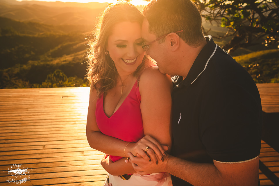 ENSAIO PRÉ CASAMENTO NA SERRA COM POR DO SOL- MAR DE MORROS EM NOVA LIMA