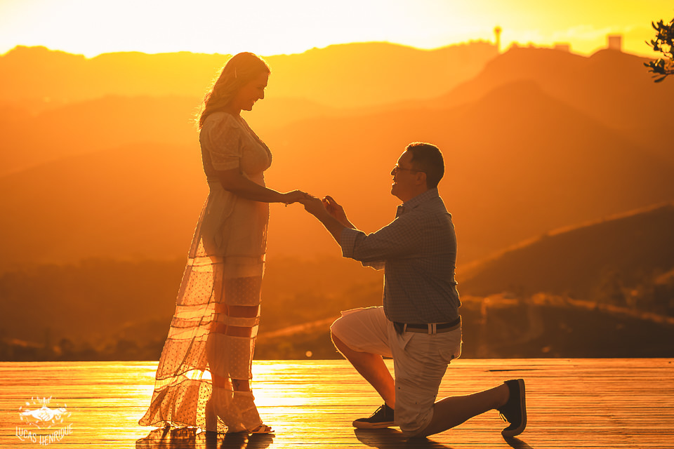 ENSAIO PRÉ CASAMENTO NA SERRA COM POR DO SOL- MAR DE MORROS EM NOVA LIMA