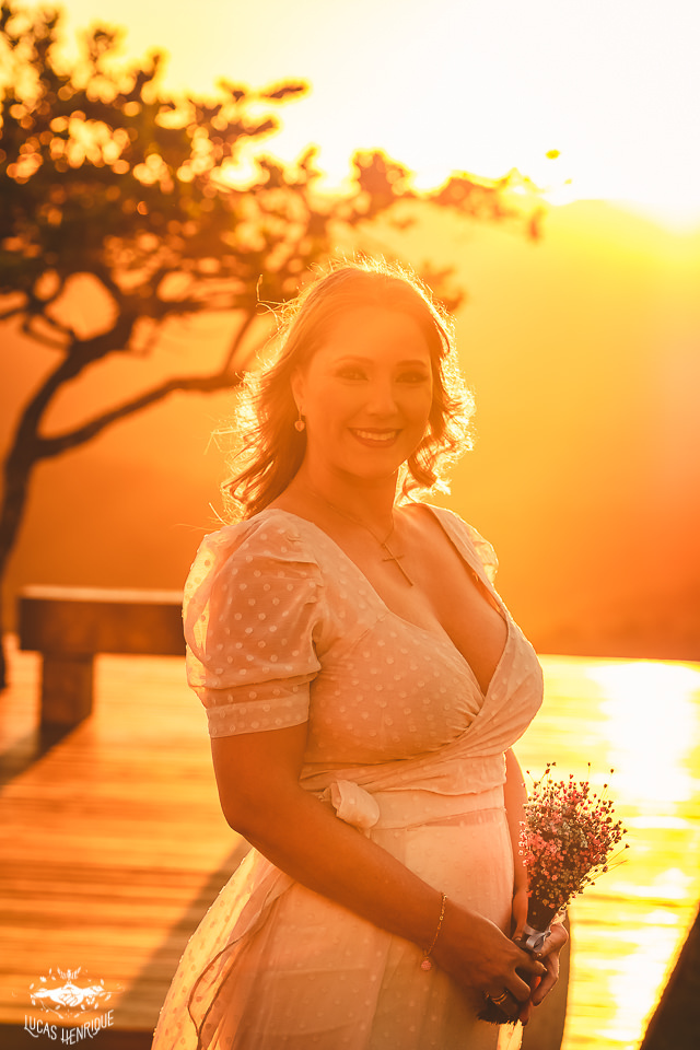 ENSAIO PRÉ WEDDING NA SERRA COM POR DO SOL- FOTO DO BOUQUE DA NOIVA