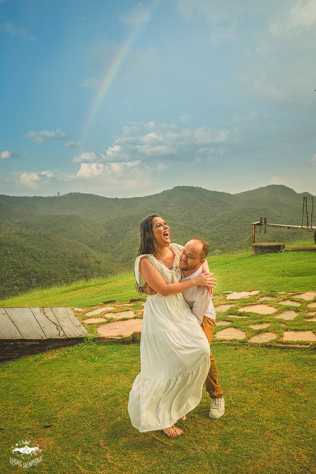 ENSAIO PRE CASAMENTO COM ARCO IRIS