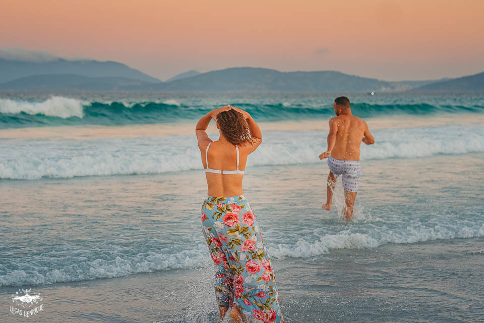 ENSAIO PRE CASAMENTO PRAIA DO FORTE CABO FRIO NO POR DO SOL