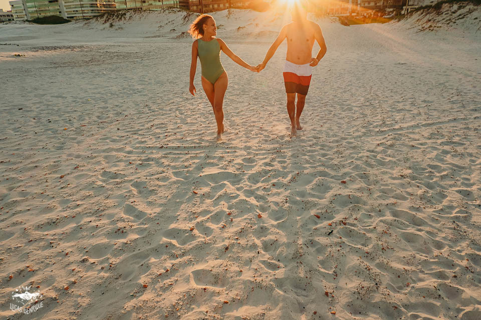 FOTOS CASAL PRE WEDDING PRAIA COM POR DO SOL CABO FRIO