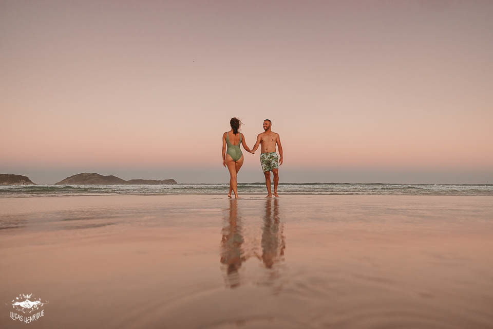 FOTOS CASAL PRE WEDDING PRAIA COM POR DO SOL CABO FRIO