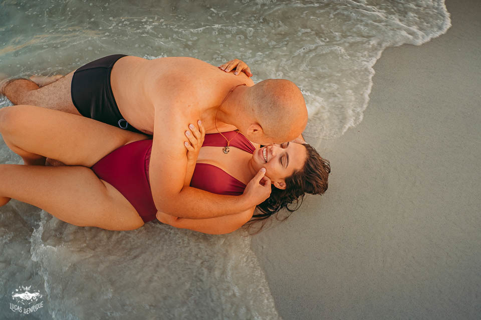 FOTOS CASAL PRE CASAMENTO  PRAIA COM POR DO SOL CABO FRIO