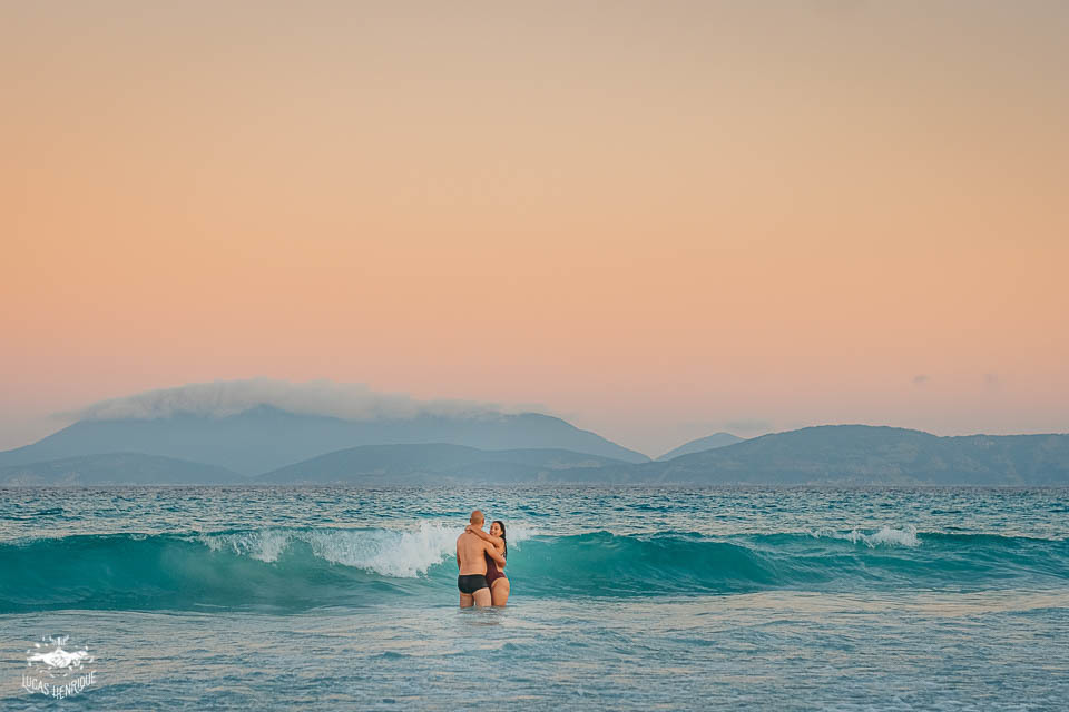 FOTOS CASAL PRE CASAMENTO  PRAIA COM POR DO SOL CABO FRIO