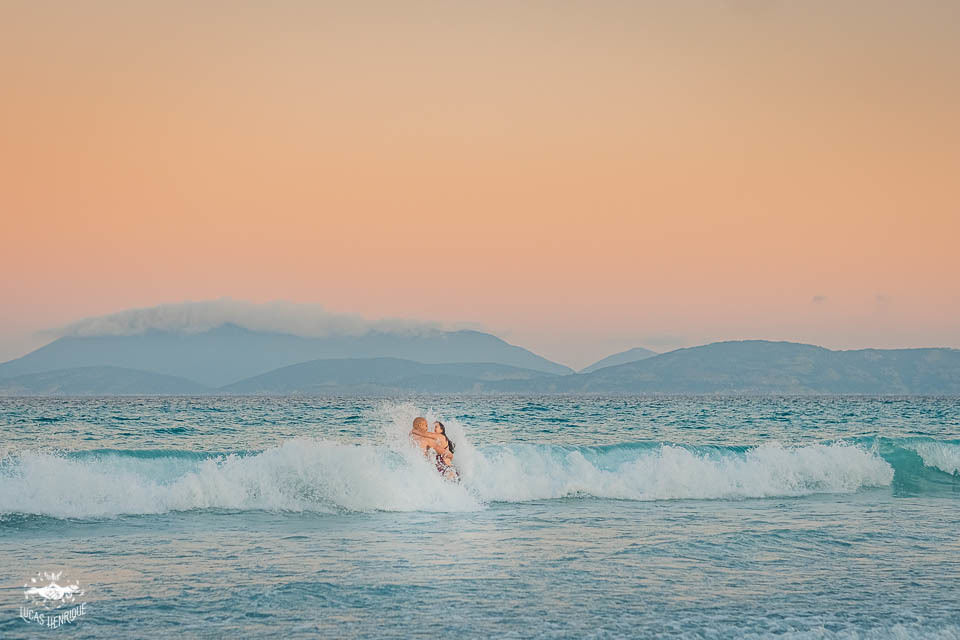 FOTOS CASAL PRE CASAMENTO  PRAIA COM POR DO SOL CABO FRIO