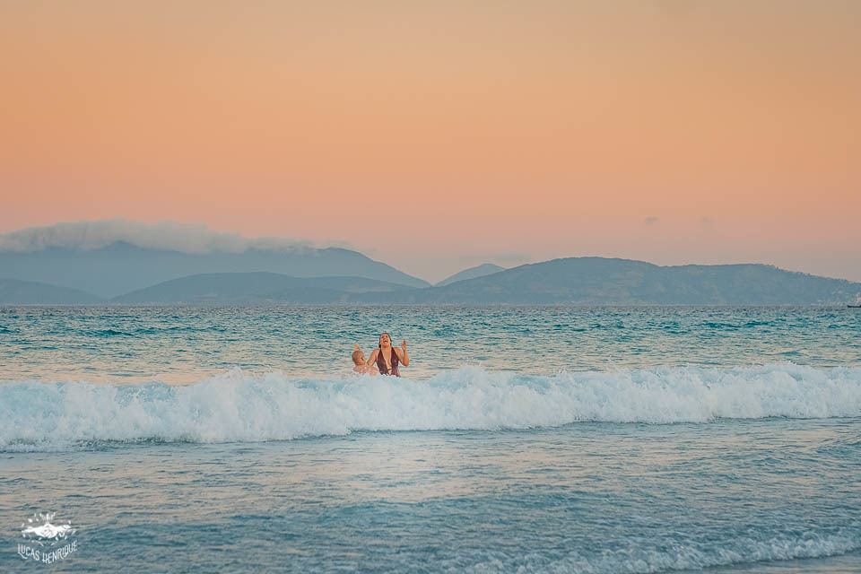 FOTOS CASAL PRE CASAMENTO  PRAIA COM POR DO SOL CABO FRIO