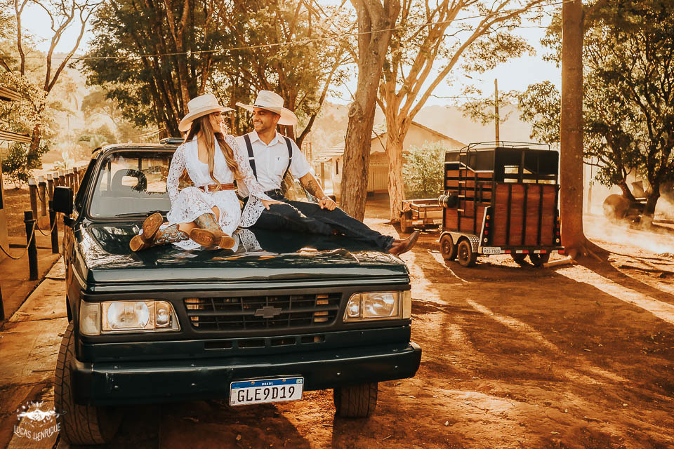 ENSAIO PRE CASAMENTO CAMINHONETE D20 NO SITIO