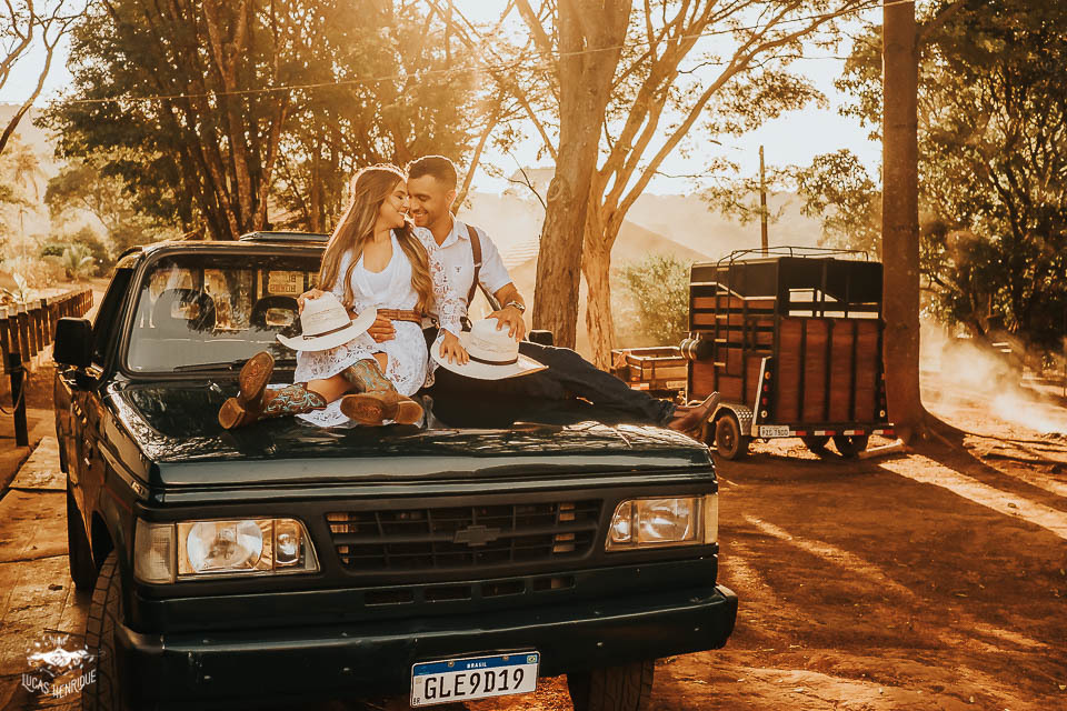 ENSAIO PRE CASAMENTO CAMINHONETE D20 NO SITIO