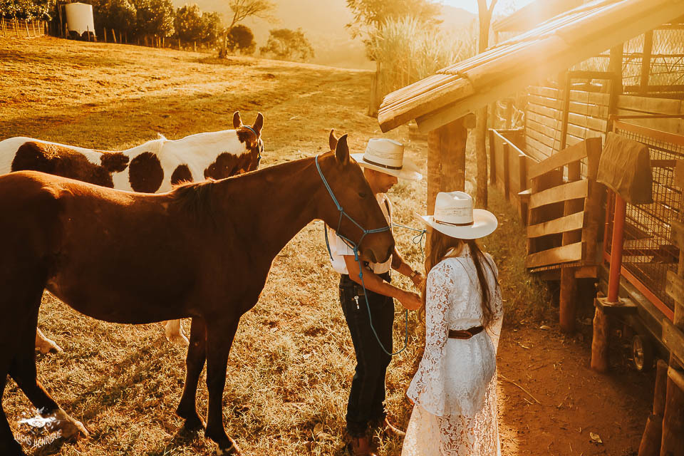 FOTOS ENSAIO PRE CASAMENTO COM CAVALO NO SITIO