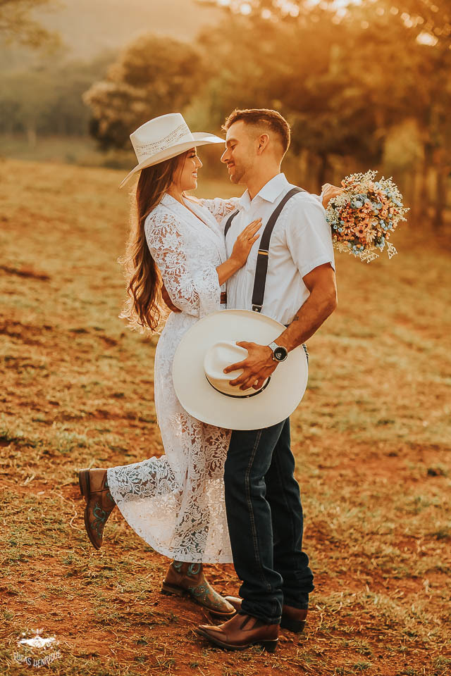 FOTOS ENSAIO PRE CASAMENTO COOM CHAPEU