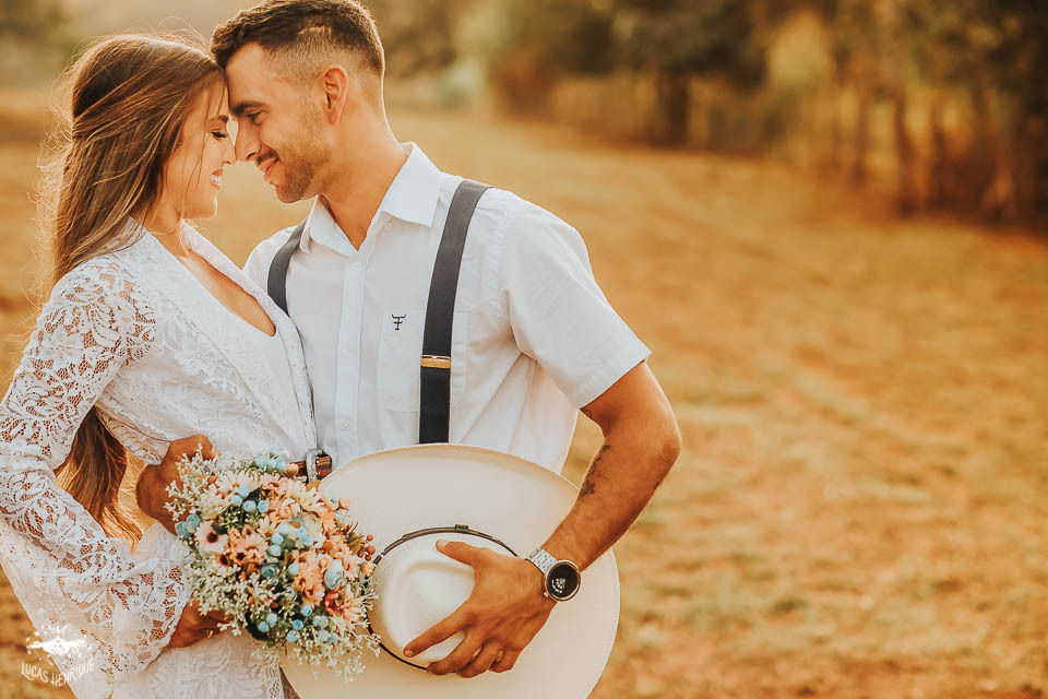 FOTOS ENSAIO PRE CASAMENTO COOM CHAPEU