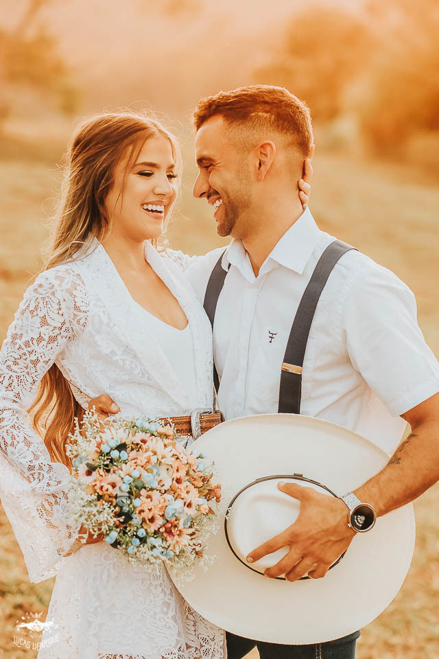 FOTOS ENSAIO PRE CASAMENTO COOM CHAPEU