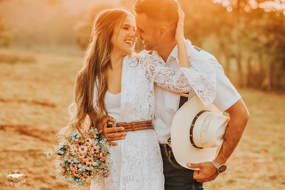 FOTOS ENSAIO PRE CASAMENTO COOM CHAPEU