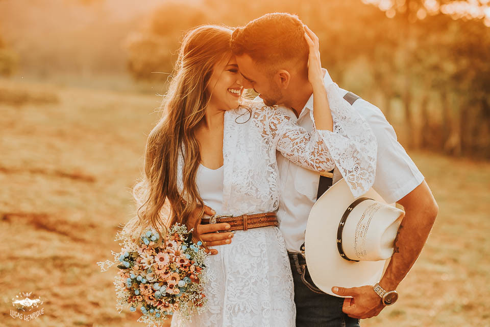 FOTOS ENSAIO PRE CASAMENTO COOM CHAPEU