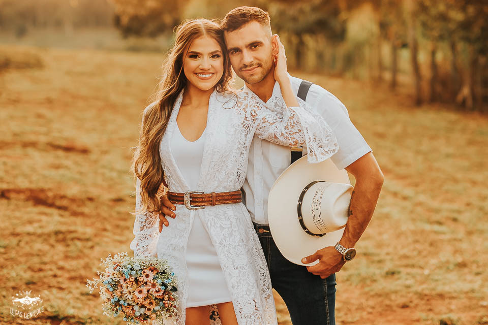 FOTOS ENSAIO PRE CASAMENTO COOM CHAPEU