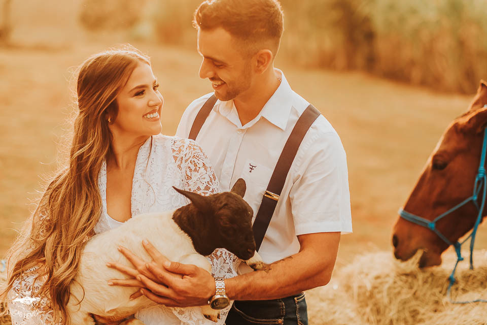 FOTOS ENSAIO PRE CASAMENTO COM CARNEIRO E CAVALO