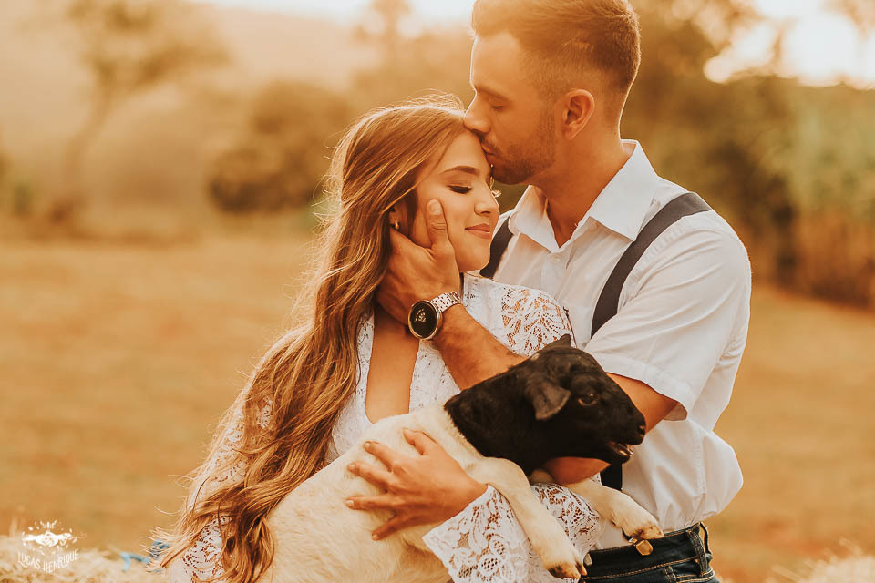 FOTOS ENSAIO PRE CASAMENTO COM CARNEIRO E CAVALO