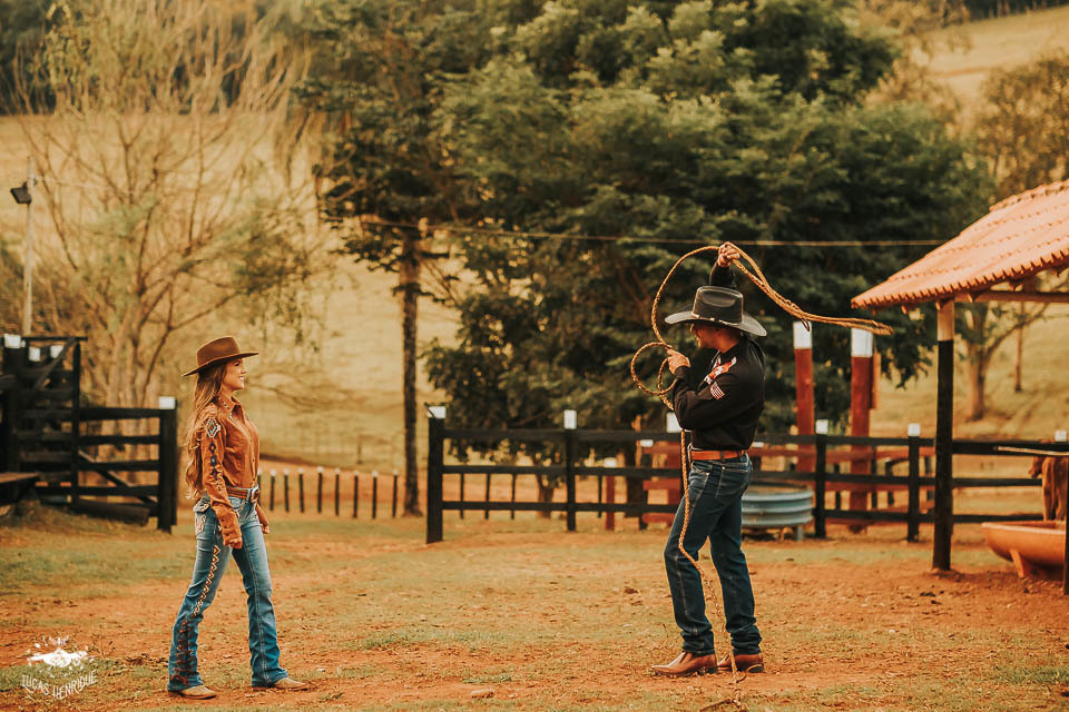 FOTOS ENSAIO PRE WEDDING NOIVO LAÇANDO A NOIVA