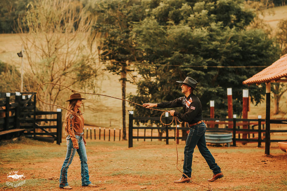 FOTOS ENSAIO PRE WEDDING NOIVO LAÇANDO A NOIVA