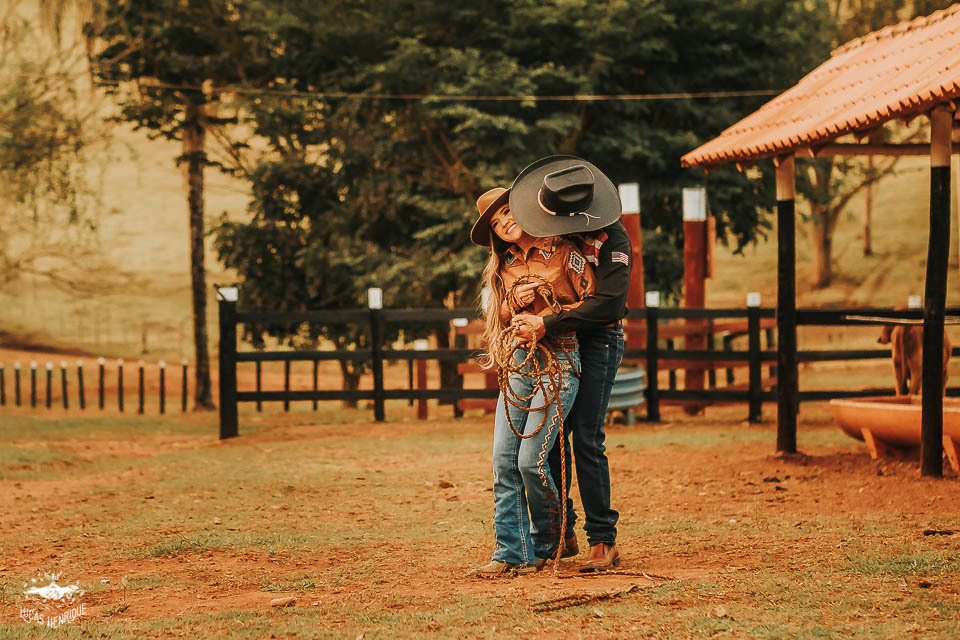 FOTOS ENSAIO PRE CASAMENTO NOIVO LAÇANDO A NOIVA